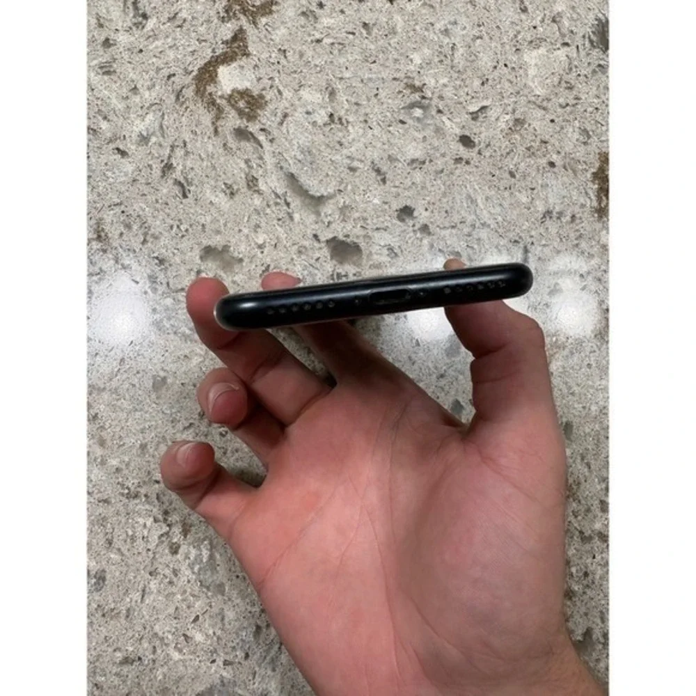 PARTS ONLY Apple iPhone 7 Plus Black Unlocked GSM Cracked Screen(doesn't turnon)